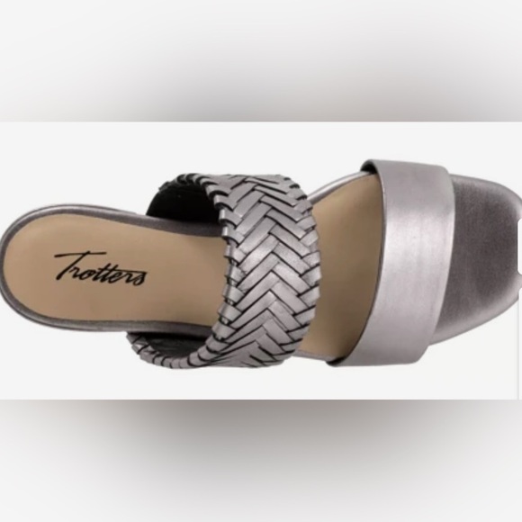 Trotters Nalane Sandal women’s size 8.5 in Pewter - Picture 6 of 7